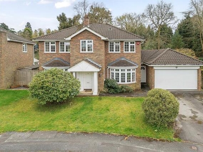 4 Bedroom Detached House For Sale In Crowthorne, Berkshire