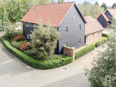 4 Bedroom Detached House For Sale In Green Lane