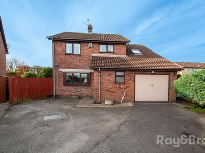 4 Bedroom Detached House For Sale In Thornhill