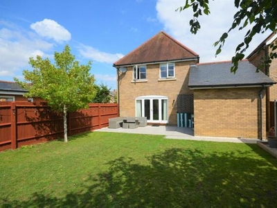 4 Bedroom Link Detached House For Rent In Rayne, Braintree