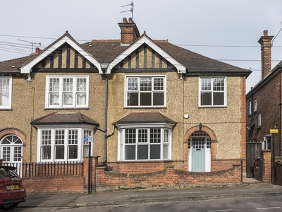 4 bedroom property to let in Russell Avenue St. Albans AL3