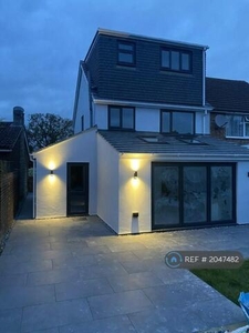 4 Bedroom Semi-detached House For Rent In Kempston, Bedford