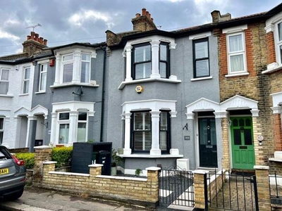 4 Bedroom Terraced House For Rent In Woodford Green