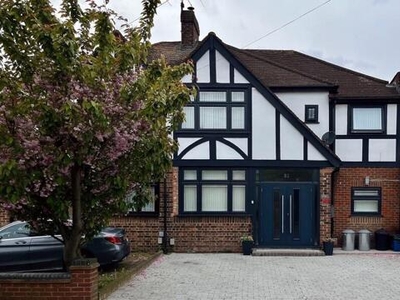 5 Bedroom Semi-detached House For Rent In Ilford, London