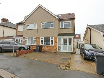 5 Bedroom Semi-detached House For Sale In Romford, London