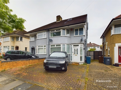 Hermitage Way, Stanmore, Middlesex, HA7 5 bedroom house in Stanmore