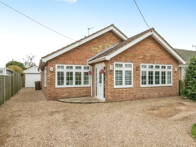 Point Clear Road, St. Osyth, Clacton-On-Sea - 4 bedroom detached bungalow