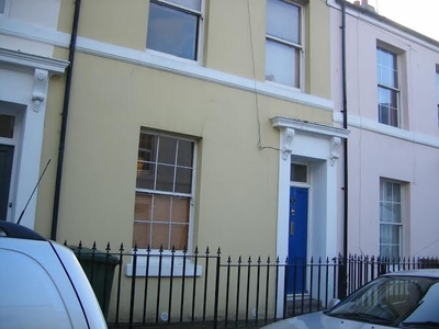 5 Bed Terraced House, Beaumont Place, PL4