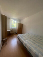 1 Bedroom Flat Share For Rent In Yoakley Road, Stoke Newington