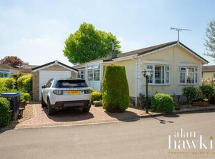 2 Bedroom Park Home For Sale In Lyneham