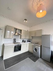 3 Bedroom Flat For Rent In City Centre, Dundee