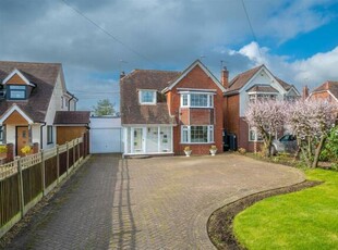 3 Bedroom Link Detached House For Sale In Earlswood