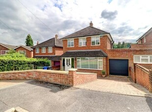 3 Bedroom Link Detached House For Sale In Hazlemere, High Wycombe