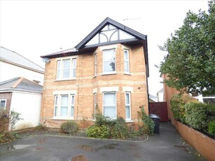 4 bedroom detached house to rent Bournemouth, BH9 2SA