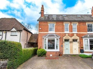 4 Bedroom End Of Terrace House For Sale In Bromsgrove, Worcestershire