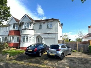 4 Bedroom Semi-detached House For Rent In Harrow