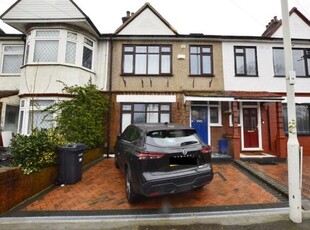 4 Bedroom Terraced House For Rent In Ilford , Essex