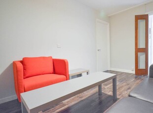 Cosy room for rent in 4-bedroom apartment, Kilburn