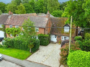 Cottage for sale in Clifden Road, Worminghall, Buckinghamshire, Buckinghamshire HP18