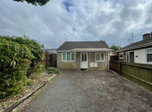 Detached bungalow to rent in Church View, Carterton, Oxfordshire OX18