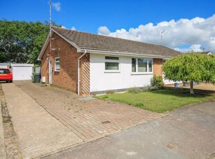 Detached bungalow to rent in Craven Close, Trumpington, Cambridge CB2