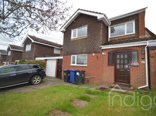 Detached house to rent in Como Place, Newcastle-Under-Lyme ST5