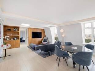 Flat for sale in Chesterfield House, Chesterfield Gardens W1J
