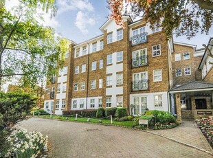 Flat for sale in Oakleigh Park North, Oakleigh Park N20