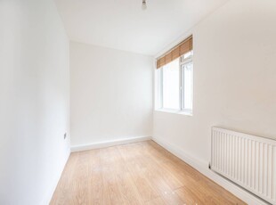 Flat in Romford Road, Forest Gate, E7