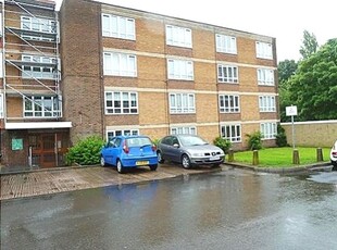 Flat to rent in Aldersley Road, Tettenhall, Wolverhampton WV6