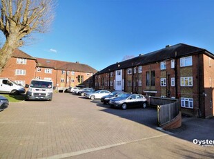 Flat to rent in Avenue Road, Chase Court Avenue Road N14