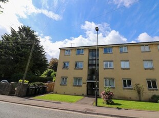Flat to rent in Belton Court, High Street, Weston BA1