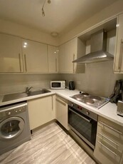 Flat to rent in Brougham Place, Tollcross, Edinburgh EH3