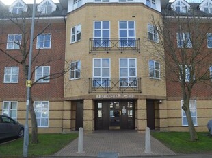 Flat to rent in Cheltenham Court, Dexter Close, St Albans AL1