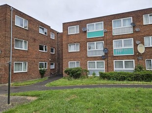 Flat to rent in Cowbridge Lane, Barking IG11