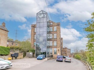 Flat to rent in Fearnley Mill Drive, Huddersfield, West Yorkshire HD5