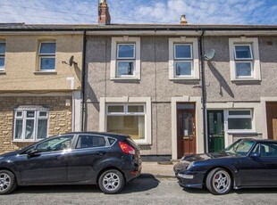 Flat to rent in Glebe Street, Penarth CF64