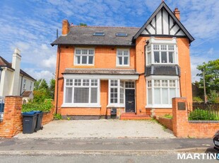 Flat to rent in Greenfield Road, Harborne B17