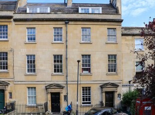 Flat to rent in Kensington Place, Bath BA1