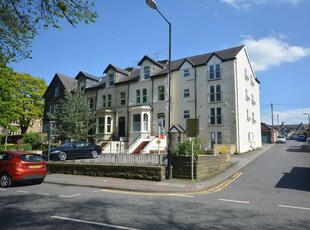 Flat to rent in King's Road, Harrogate, North Yorkshire HG1