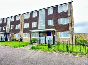 Flat to rent in Linden Close, Dunstable, Bedfordshire LU5