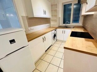 Flat to rent in Manor Road, Bournemouth BH1