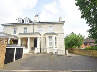 Flat to rent in Nascot Road, Watford WD17