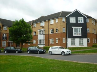 Flat to rent in Plomer Avenue, Hoddesdon EN11