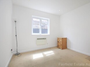 Flat to rent in St Albans Road, Watford WD24