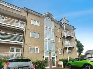 Flat to rent in Vista Road, Clacton-On-Sea CO15