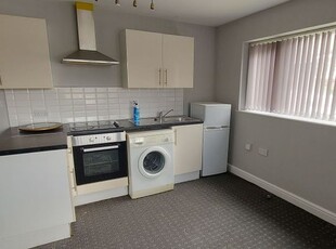 Flat to rent in Whetley Hill, Manningham, Bradford BD8