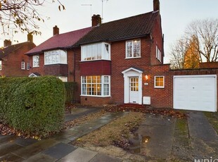 Link-detached house to rent in Longcroft Lane, Welwyn Garden City AL8