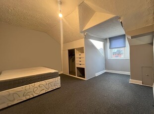 Room to rent in Cow Close Road, Leeds LS12