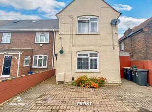 Semi-detached house to rent in Stratford Road, Luton LU4